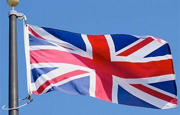 Общество: В Британии решили ежедневно вывешивать национальные флаги на правительственных зданиях
