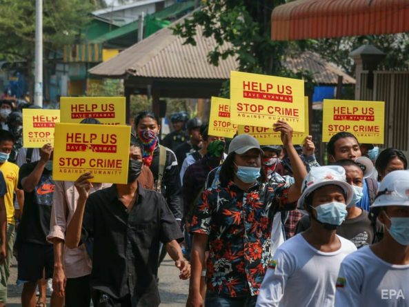 Общество: США и Великобритания ввели санкции против компаний Мьянмы, где случился военный переворот