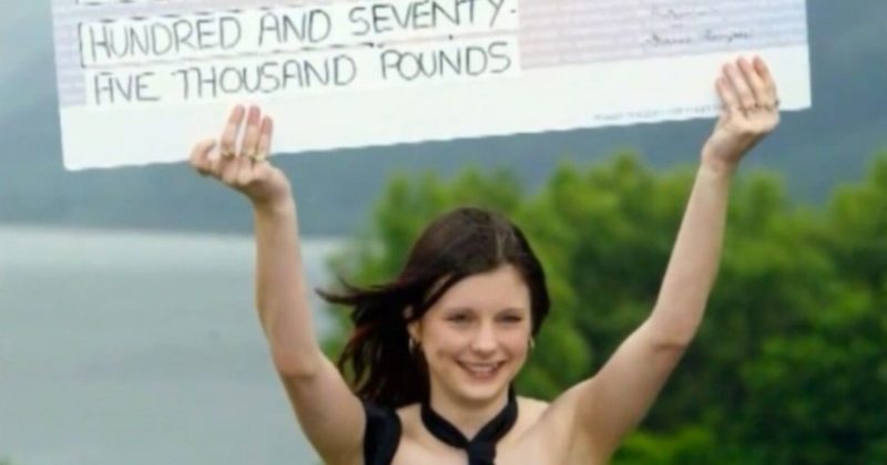 Общество: Сорванный в лотерее джекпот сломал жизнь юной продавщицы из Великобритании (видео)