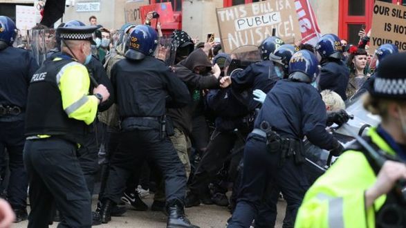 Общество: В Британии протестуют против закона о расширении полномочий полиции