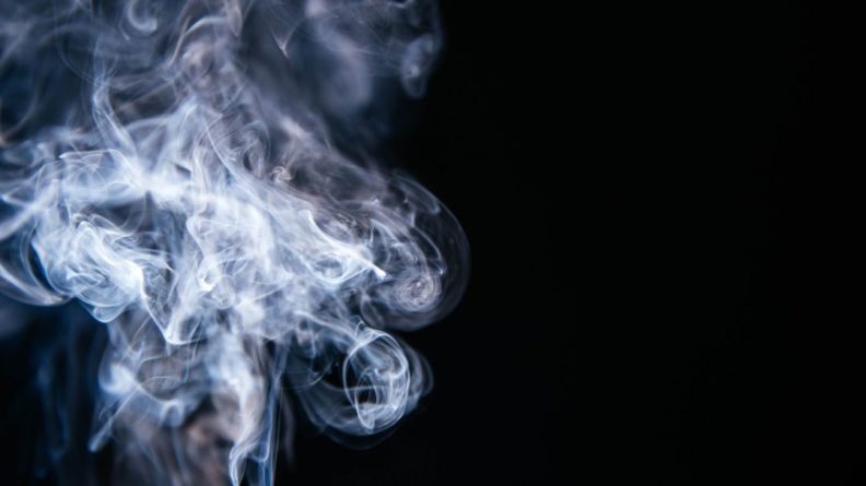 Общество: Ученые из Британии обнаружили ген, который заставляет человека курить