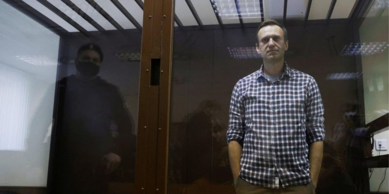 Общество: США и Великобритания отреагировали на ухудшение состояния Навального