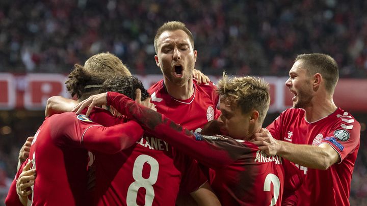 Общество: Датчане разгромили команду Молдавии, а сборная Англии увезла три очка из Албании