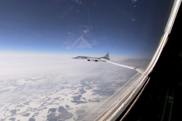 Общество: Российские ракетоносцы Ту-160 снова заставили Британию понервничать