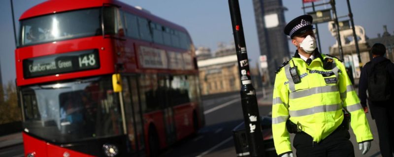 Общество: Плюнувший в водителя автобуса в пандемию британец получил тюремный срок