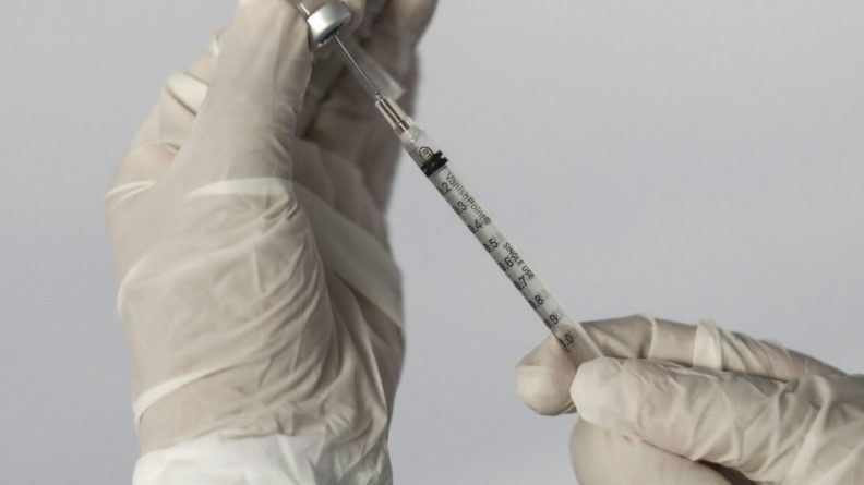 Общество: Семь жителей Великобритании умерли из-за тромбов после вакцины AstraZeneca