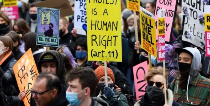 Общество: В Лондоне произошли столкновения протестующих с силовиками