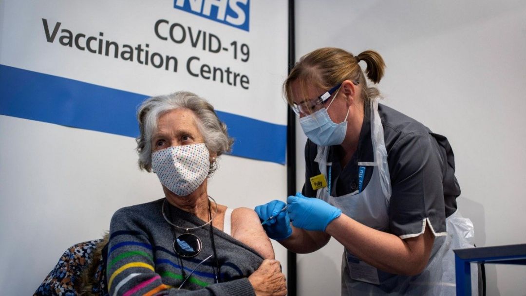 В Великобритании уже 5 миллионов человек получили вторую дозу вакцины против коронавируса