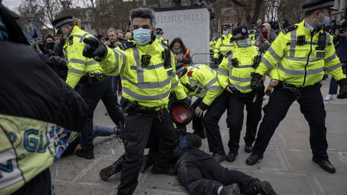 Общество: «Убить Билла». В Великобритании протестуют против расширения полномочий полиции