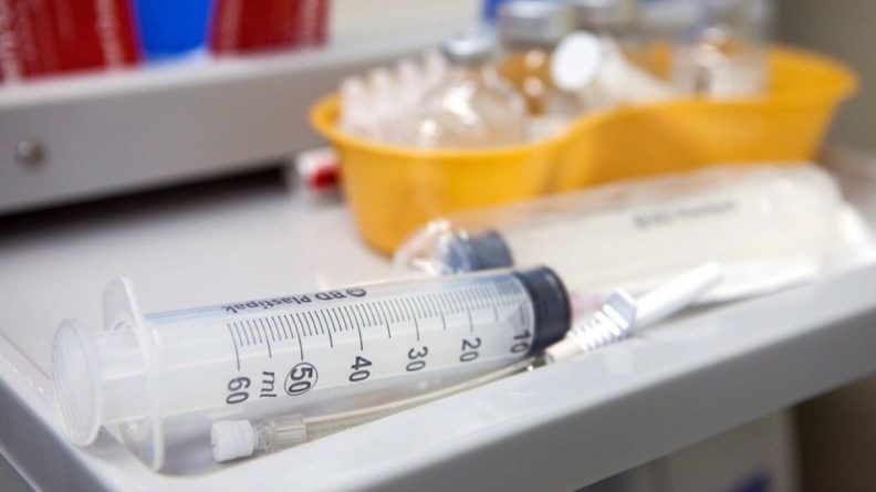 Общество: Испытания вакцины AstraZeneca на детях приостановили в Великобритании