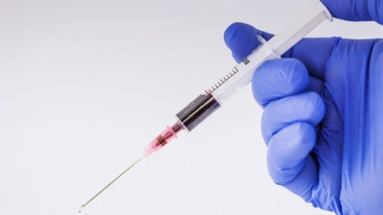 Общество: Британцы приостановили испытания вакцины AstraZeneca на детях и подростках