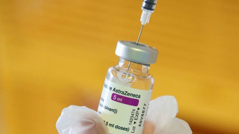 Общество: В Британии призвали не применять вакцину AstraZeneca среди лиц моложе 30 лет