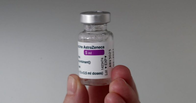 Общество: В Великобритании людям до 30 лет рекомендуют не вакцинироваться AstraZeneca из-за появления редких тромбов