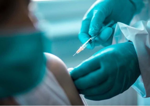 Общество: После вакцинации AstraZeneca в Британии скончались 19 человек и мира