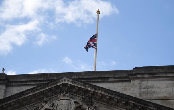 Общество: Смерть принца Филиппа: в Британии начался траур