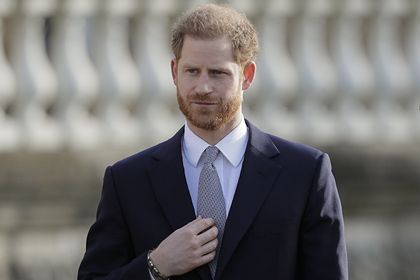 Общество: Принц Гарри вернулся в Великобританию на похороны своего деда