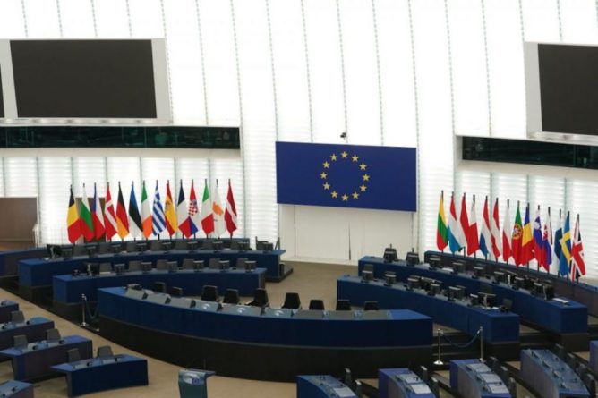 Общество: Европарламент проголосовал за соглашение по двусторонним отношениям между ЕС и Великобританией