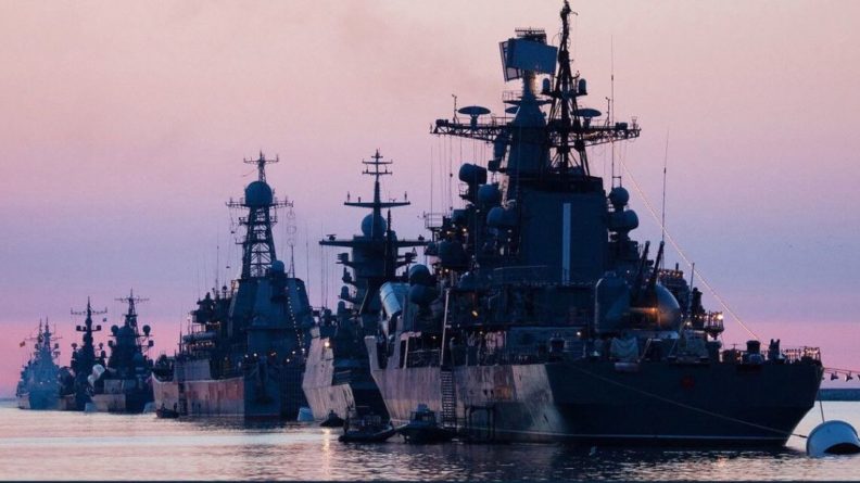 Общество: В Сети назвали исход возможного боя между кораблями ВМФ России и ВМС Британии