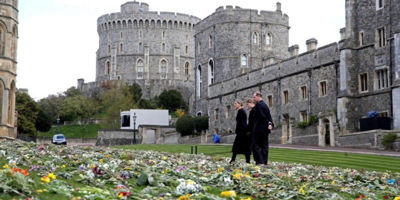Общество: Выразить почтение онлайн. В Великобритании публику попросили не приходить на похороны принца Филиппа
