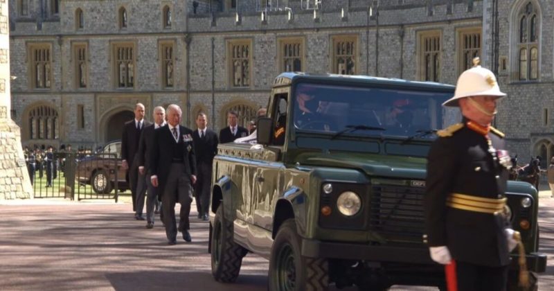 Общество: Умер принц Филипп: в Великобритании начались похороны герцога Эдинбургского (видео)