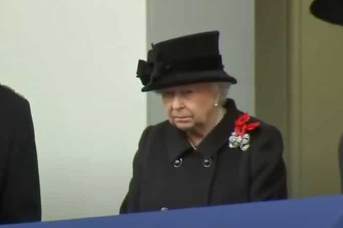 Общество: Елизавета II может никогда не вернуться жить в Лондон после похорон мужа: «Теперь дом королевы…»