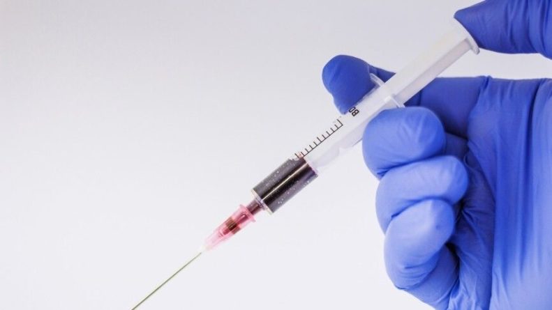 Общество: Великобритания заявила о 168 случаев тромбоза у вакцинированных AstraZeneca