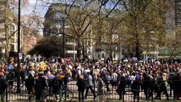 Общество: Видео из Сети. В Лондоне прошла акция протеста против COVID-паспортов