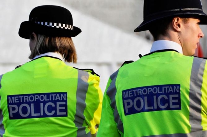 Общество: В Лондоне во время акций протеста пострадали 8 полицейских