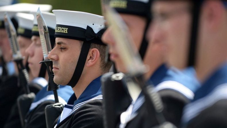 Общество: Авианосец Queen Elizabeth станет флагманом крупного похода ВМС Великобритании