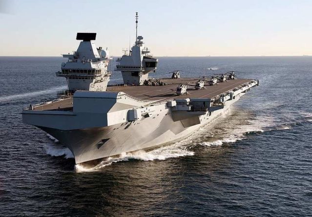 Общество: В Великобритании авианосец HMS Queen Elizabeth из-за экономии не получил для защиты даже 30-мм пушек