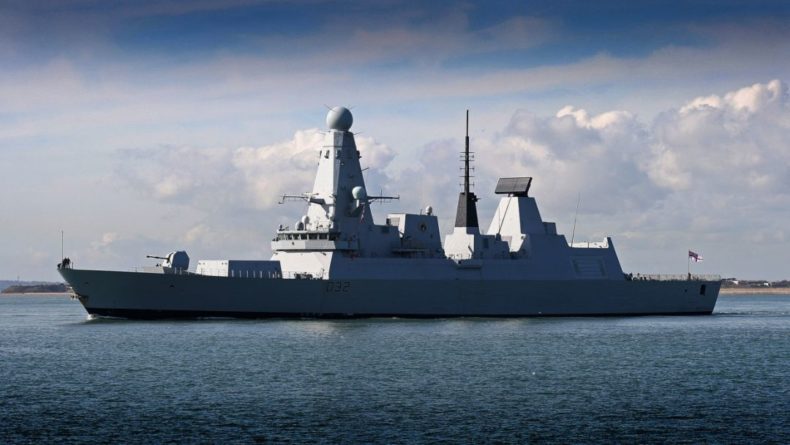 Общество: В СМИ объяснили решение Лондона направить военные корабли в Тихий океан