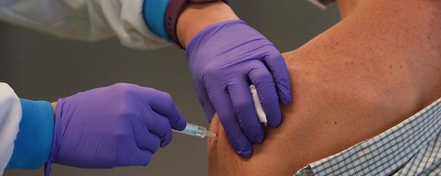 Общество: Осенью гражданам Британии старше 50 лет можно будет сделать третью прививку