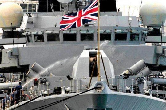 Общество: Великобритания направит два боевых корабля в Ла-Манш из-за угроз Франции