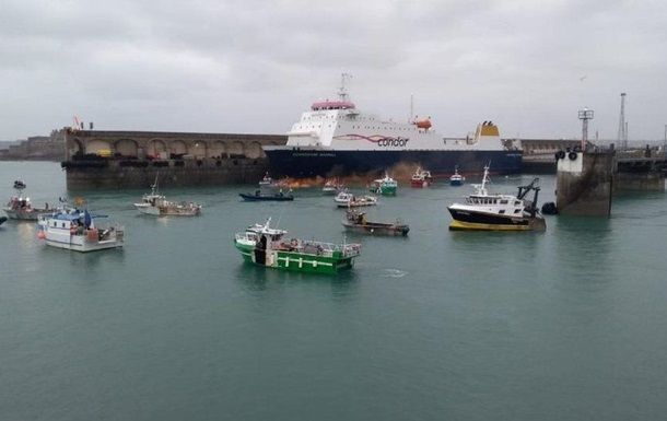 Общество: Британия отправляет корабли в Ла-Манш из-за спора о ловле рыбы