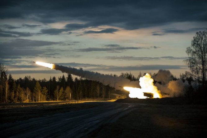 Общество: США и Великобритания начали крупнейшие военные учения в 270 км от Петербурга