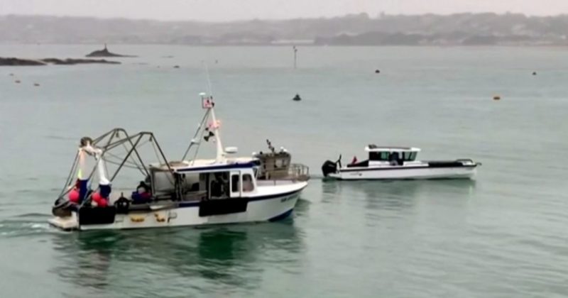 Общество: Франция вслед за Британией отправила патрульные катера к острову Джерси (видео)