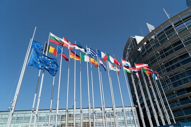 Общество: Евросоюз рассмотрит на саммите 25 мая политику в отношении России и Brexit