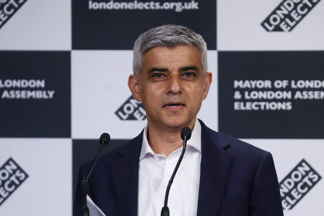 Общество: Садик Хан переизбран мэром Лондона