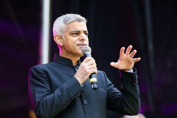Общество: Действующий мэр Лондона побеждает на выборах градоначальника