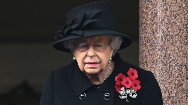 Общество: Елизавета II выступит в парламенте Великобритании с тронной речью