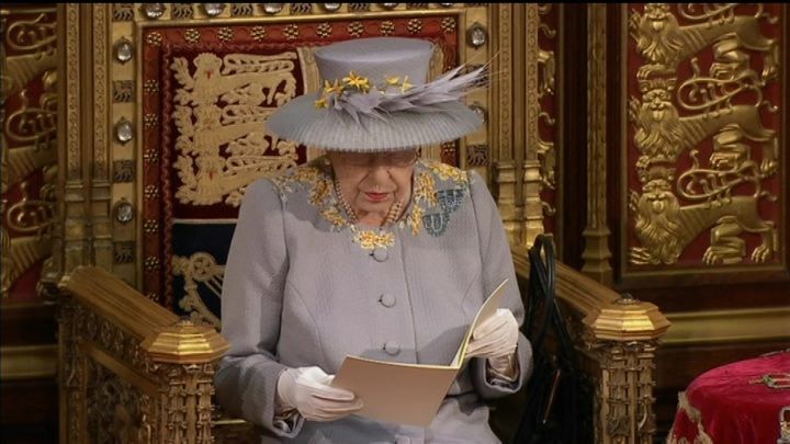 Общество: Новости на "России 24". Усиливать мощь Великобритании: Елизавета II выступила с тронной речью