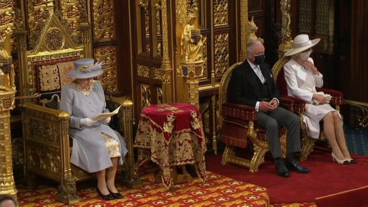 Новости на "России 24". Королева Великобритании выступила в парламенте с тронной речью