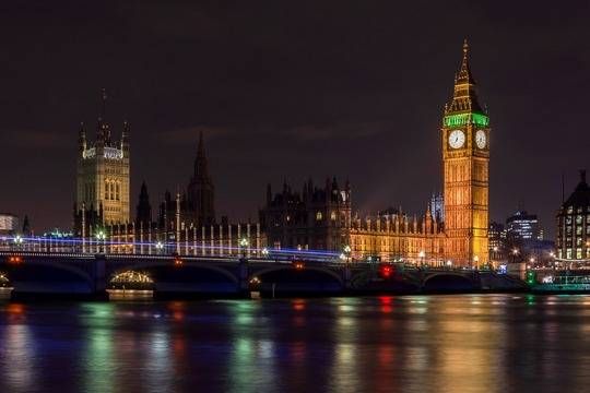 Общество: Великобритания начнет принимать туристов по системе «светофора»