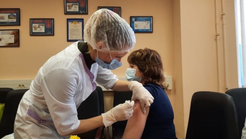 Общество: Вакцинационная кампания спасла жизни более 11 тысяч жителей Великобритании