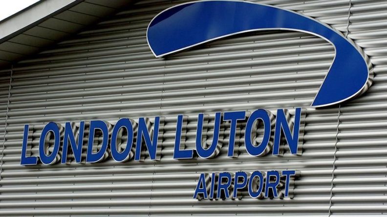 Общество: Четыре человека пострадали в массовой драке в аэропорту Лондона
