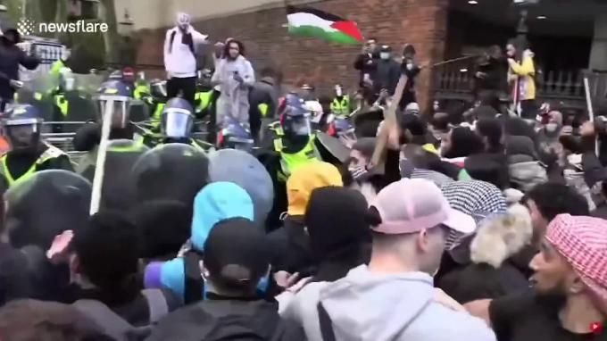 Общество: В Лондоне на акции в поддержку Палестины пострадали полицейские
