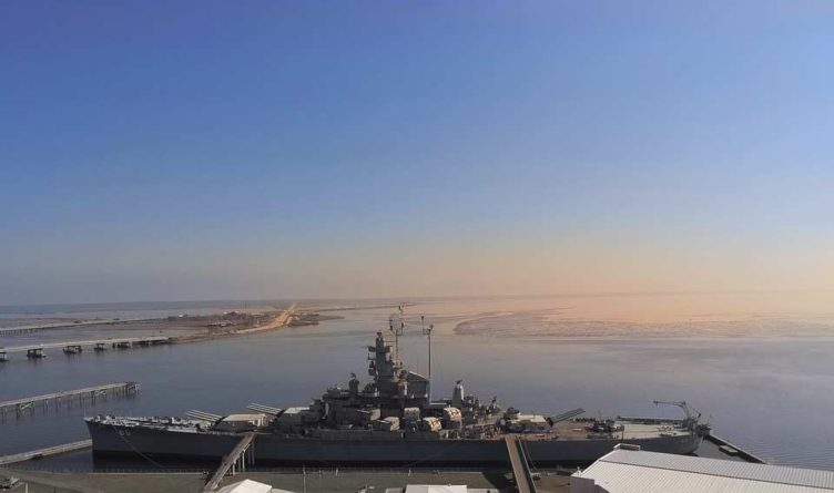 Общество: Россия "встретит" авианосную группу Великобритании в Черном море бомбардировщиками Су-24