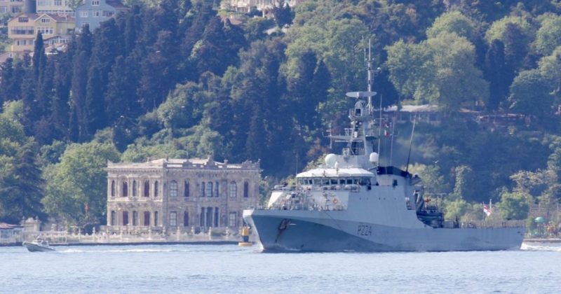 Общество: В Одессу следует корабль Королевского флота Великобритании (фото, видео)