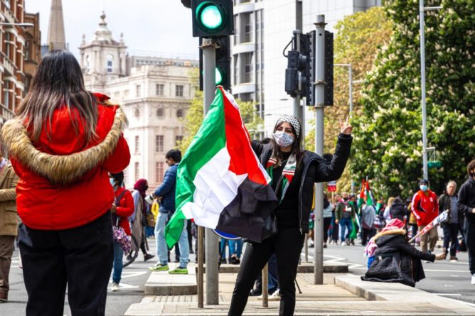 Общество: Демонстрация палестинцев Лондоне: «Изнасилуйте их дочерей»