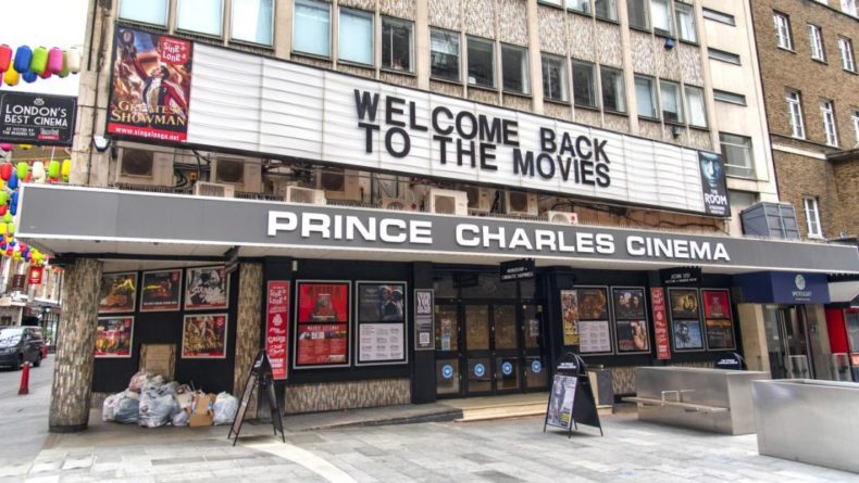 Общество: Власти Британии и Франции разрешили открыть кинотеатры